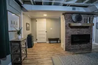 Cozy 2-bedroom cottage in charming Grand Island with WiFi, AC