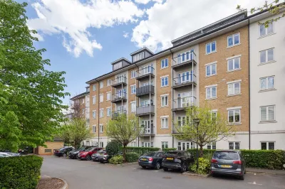 Duplex Flat near Heathrow 西德雷頓站附近的飯店