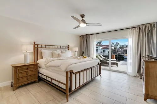 SOL HAUS Waterfront + Heated Saltwater Pool/Spa