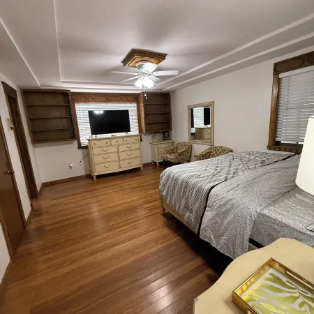 4-bedroom lodge in delightful Lubbock with AC, WiFi