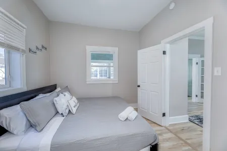 Cozy 1-Bedroom Retreat Near DePauw University & Downtown Greencastle!