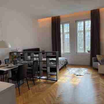Historic apartment with a modern twist in the heart of Munich Schwabing Rooms