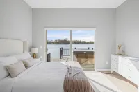 Lakefront Hot Tub, Beach & More! Hotels in White Lake charter Township