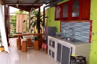 Koryares Househostel Casita con Piscina, Amigable con las Mascotas فنادق في بويرتو مالدونادو
