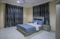 2 bedrooms apartment, 4 guests, Starlink WiFi, DSTV, Netflix, free parking Отели в г. 