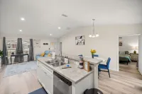 Charming 3-bedroom house in peaceful Ocala with WiFi, AC Hotels in Silver Springs Shores