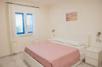 New apartment 3 minutes from the archaeological park and 600 meters from the sea Hotels in Marinella