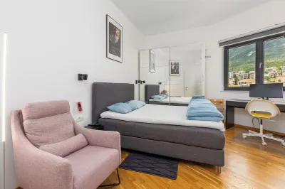 Modern Top Floor Sea View 3BR-Pool Spa Gym Luxury Hotels in 