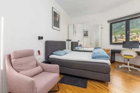 Modern Top Floor Sea View 3BR-Pool Spa Gym Luxury