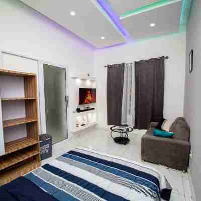 A Modern, Smart Condo Within the Heart of the City Rooms