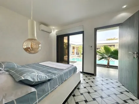 Luxurious 4-bedroom house next to Somone Lagune