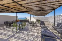 Penthouse w/ Private Jacuzzi, Ocean Views, Pool, Gym & Co-working Area