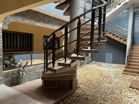 Charming 2 Bedroom Apartment - Quiet , 5mn to beach. Free fast wifi