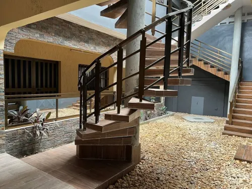 Charming 2 Bedroom Apartment - Quiet , 5mn to beach. Free fast wifi