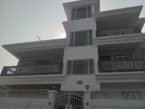 Cozy home with lake view Hotels near Shri Kamakshi Temple