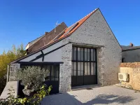 Converted barn with superb canal views Hotel di Chécy