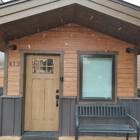 Downtown Park and Rec Center.  Pool/gym/hot tub 1 block away.