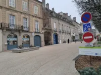 BEAUTIFUL CITY CENTER APARTMENT FOR FAMILY OR GROUP TRAVEL Hotels in Autun