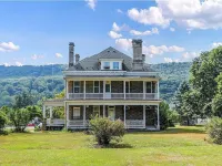Make Memories: Mountain View Grand 6Br 3BA LaVale Home, 15 Min to Rocky Gap ラ・ベールのホテル