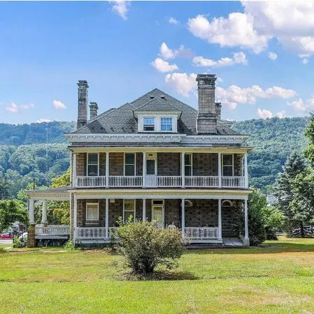 Make Memories: Mountain View Grand 6Br 3BA LaVale Home, 15 Min to Rocky Gap Отели в г. Ла Вейл
