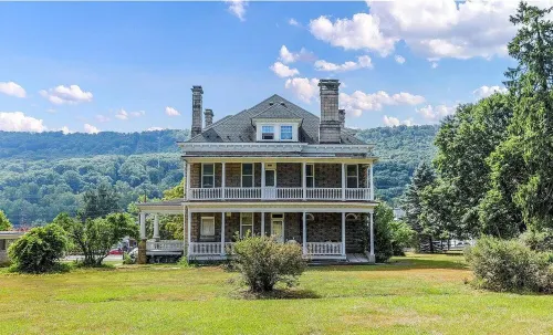 Perfect 4 Holidays: Mountain View Grand 6Br 3BA LaVale Home, 15 Min to Rocky Gap Hotels in La Vale