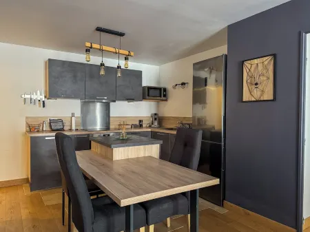 Modern 2-bedroom apartment in the center of Chartres Отели в г. Шартре