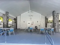 Quiet community, 40 min from the beach, 20 min from theme parks. Newly Renovated