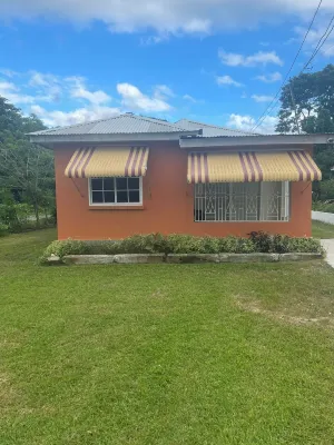 3 bedroom guest house in Trinity ! Hotels in der Nähe von Claude Stuart Park