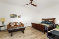 Luxurious, Spacious, Private studio in Great location!