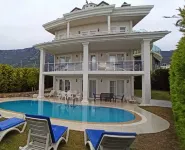 Spacious 5-bedroom villa with WiFi and AC in serene Ölüdeniz