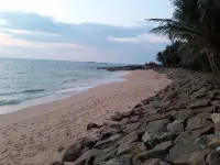 Moonshine Beach apartment