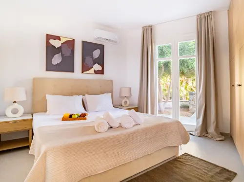 Sanders Paros Gardens - Sweet 1-Bdr Apt w Patio
