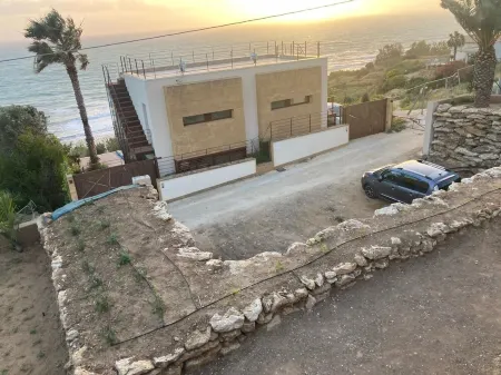 Meravigliosa Villa con Vista su Canale di Sicilia e Piscina a Sfioro