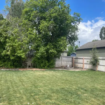 Updated country home sleeps 8 firepit mountain view close to Hyrum Reservoir