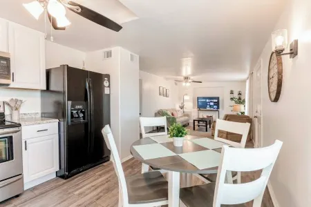 3BR/2BA Cozy Home in awesome Tucson with AC Отели в г. Флауинг Уэлс