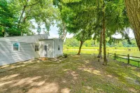 Cozy House on Meadowbrook Lake: Serene, Scenic! - Homestays
