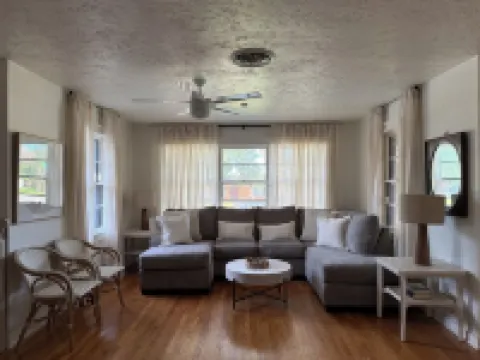 Walking Distance to Campus 3/2, newly renovated and professionally decorated!