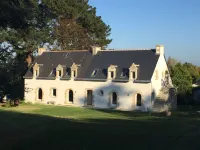 Apartment on the ground floor of a superb farmhouse in a landscaped park. You will be there alone