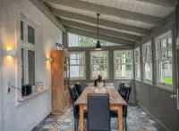 Landhaus hinter'm See vacation apartment Landliebe luxurious winter garden tiled stoves Uecker-Randow 호텔