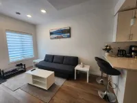 Very bright walkout basement Close to Mountains