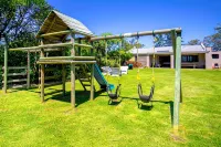 Saddle & Sunset Retreat -Charming Equestrian farmhouse in the countryside.