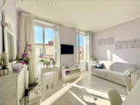 Elegant, bright apartment