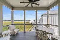 Waterfront Marina and Cozy Pool - Luxurious Cottage Retreat Hotels in Georgetown