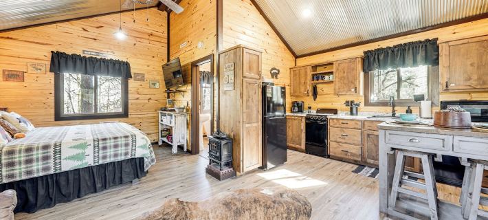 'bluebird Treehouse' Near Kiamichi Mtns w/ Hot Tub Hotels in Le Flore County