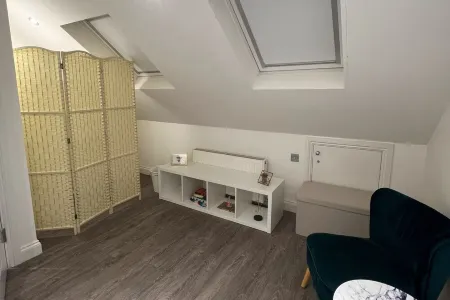Stylish Cosy Flat in London Отели в г. Эджвар