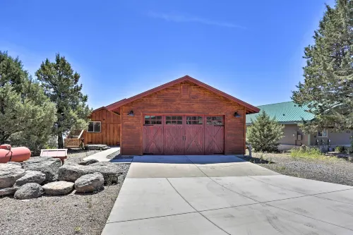 Scenic Susanville Cabin w/ Deck on Eagle Lake - parking