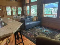 Cozy and comfortable wooded cabin