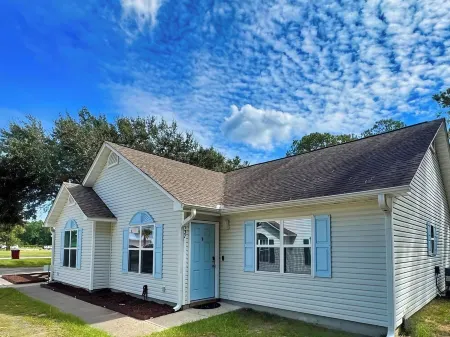 Egret's Cove-Free Beach Pass, Near Golfing and Marina, Walk to Restaurants!