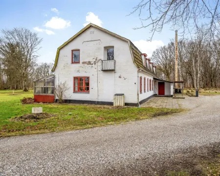 "Eva" - 9km to the Fjord 布羅斯特酒店