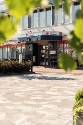 裏希邁基劇院酒店 酒店